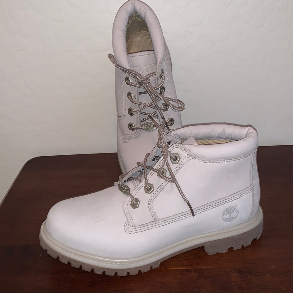 TIMBERLAND BRAND NEW SIZE 6.5 WATERPROOF BOOTS - Picture 1 of 10